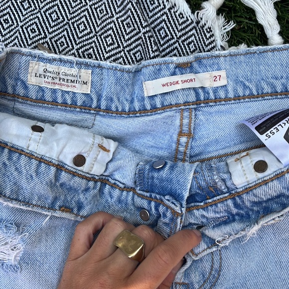 Levi wedgie short - Picture 2 of 3